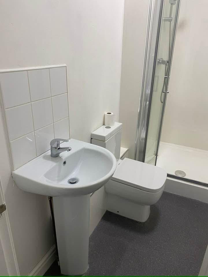 Flat 1_Bathroom.jpg